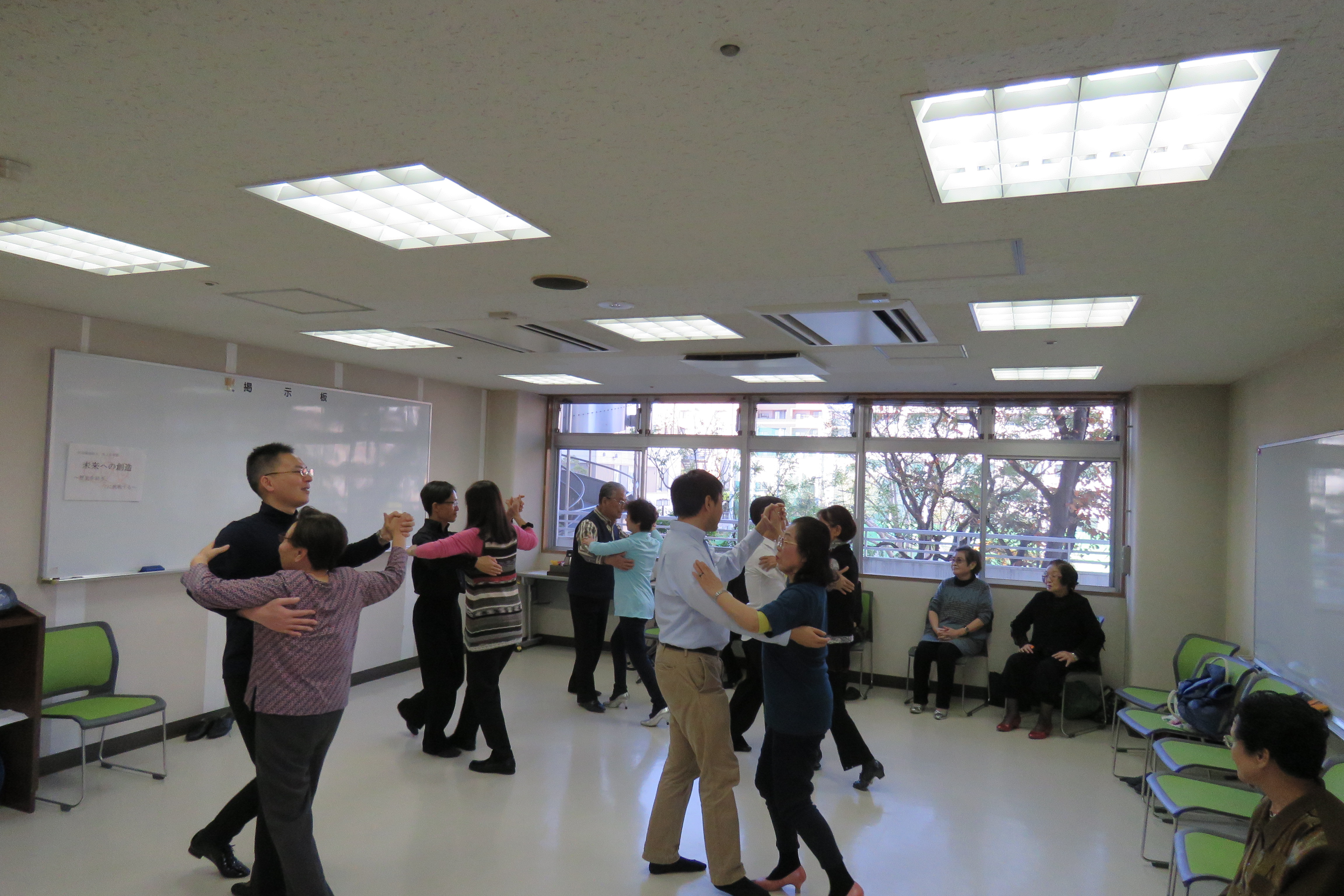 ダンスで楽しく介護予防